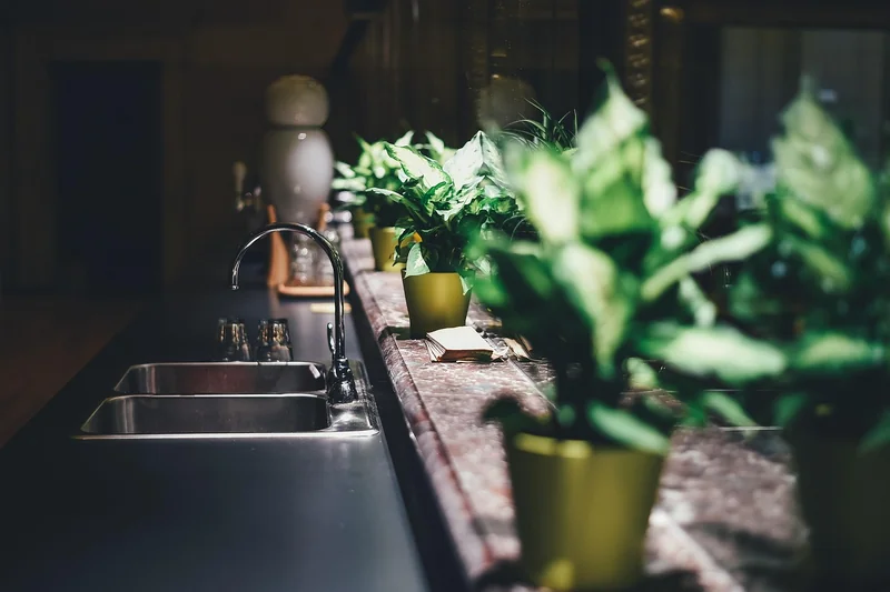 Étape 1 : couper l’eau et préparer la zone