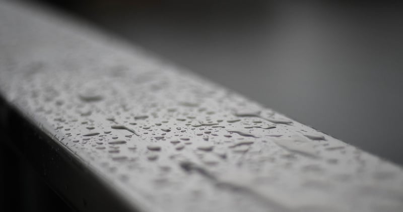 Comment réparer une gouttière percée : le guide qui sauve vos murs